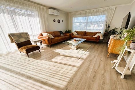 Photo of property in 19 Uatoto Road, Clarks Beach, 2122