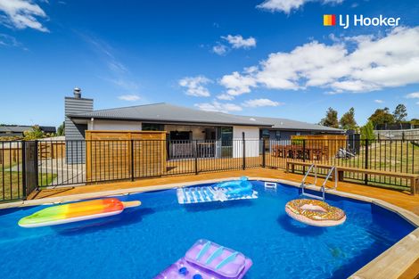 Photo of property in 90 Severn Street, Green Island, Dunedin, 9018