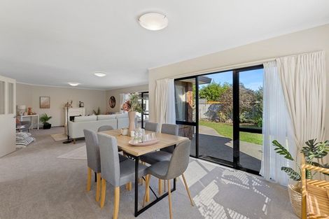 Photo of property in 98 Guildford Drive, Paraparaumu Beach, Paraparaumu, 5032