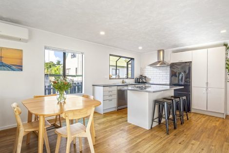Photo of property in 9 Glendawn Place, Bayview, Auckland, 0629