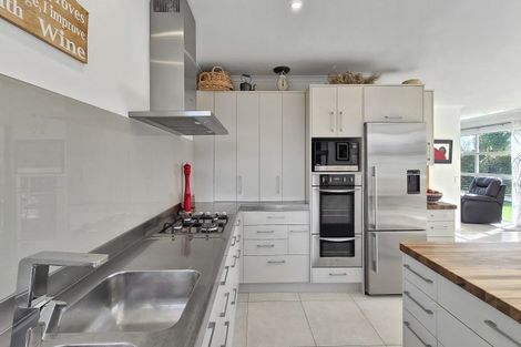 Photo of property in 6 The Oaks, Awapuni, Palmerston North, 4412