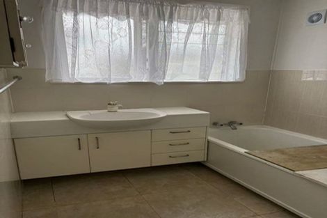 Photo of property in 9 Archlynn Road, Kelston, Auckland, 0602