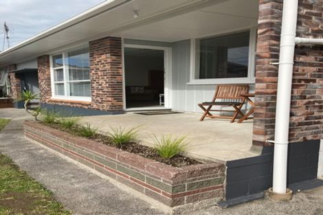 Photo of property in 2/12 The Parade, Bucklands Beach, Auckland, 2012