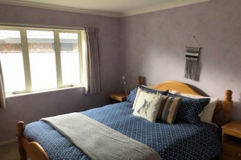 Photo of property in 5 Lourie Way, Fitzherbert, Palmerston North, 4410