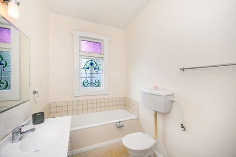 Photo of property in 19 Beresford Street, Takaro, Palmerston North, 4410