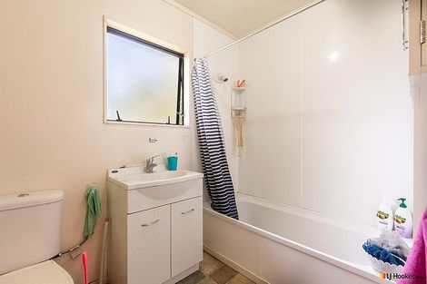 Photo of property in 2/12 De Bloge Place, Clendon Park, Auckland, 2103