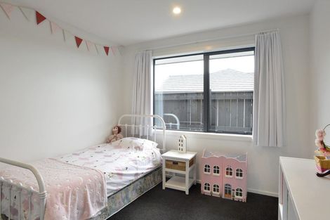 Photo of property in 72 Feist Street, Carterton, 5713