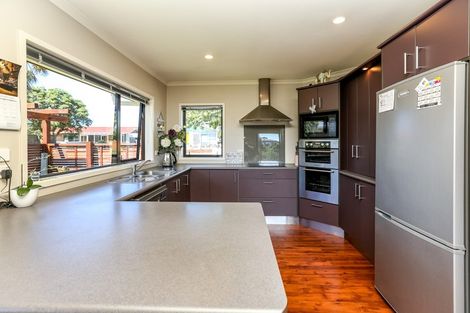 Photo of property in 22 Truby King Street, Merrilands, New Plymouth, 4312