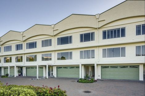 Photo of property in 10/26 West Quay, Ahuriri, Napier, 4110