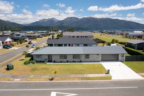 Photo of property in 14 Acheron Way, Te Anau, 9600