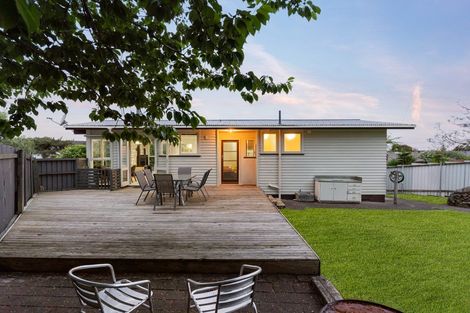 Photo of property in 93 Crawford Avenue, Mangere Bridge, Auckland, 2022