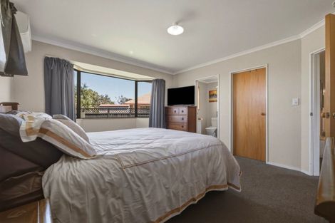 Photo of property in 11 Alpine Grove, Kelvin Grove, Palmerston North, 4414
