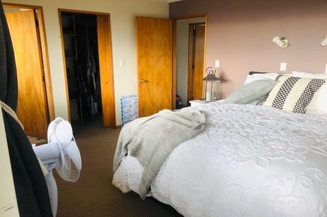 Photo of property in 5 Chilton Drive, Paraparaumu, 5032