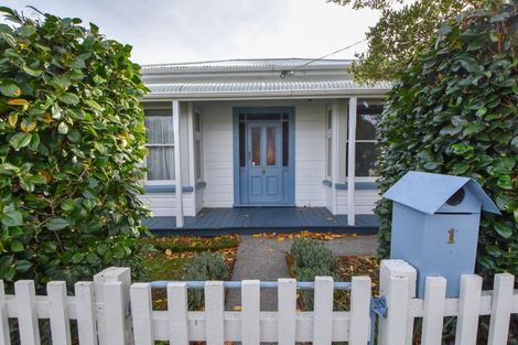 Photo of property in 1 Davy Street, Carterton, 5713