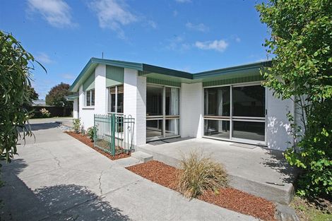 Photo of property in 38 Camberwell Place, Avonhead, Christchurch, 8042