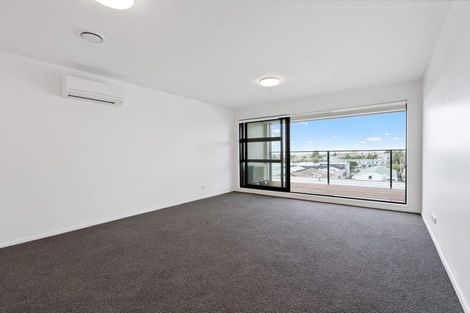 Photo of property in 1/4045f Great North Road, Glen Eden, Auckland, 0602