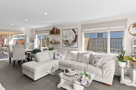 Photo of property in 17 Pounamu Place, Pegasus, 7612