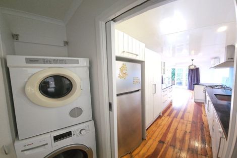 Photo of property in 170 The Esplanade, Island Bay, Wellington, 6023