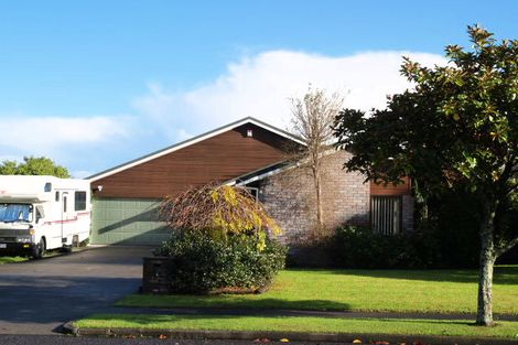 Photo of property in 57 Golfland Drive, Golflands, Auckland, 2013