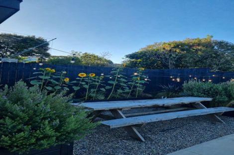 Photo of property in 8 John Dee Crescent, Red Beach, 0932