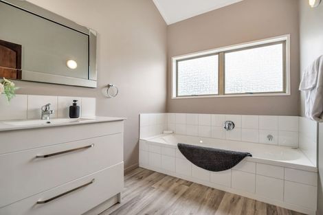 Photo of property in 9 Wilfred Street, St Andrews, Hamilton, 3200