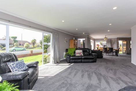 Photo of property in 76 Branch Road, Highlands Park, New Plymouth, 4312