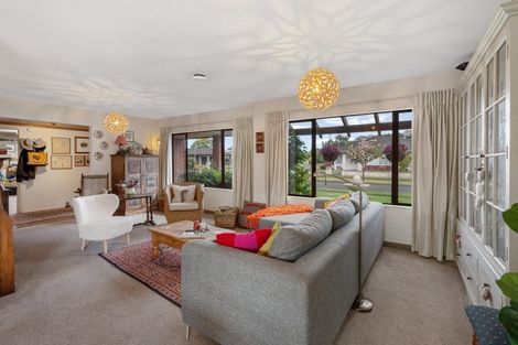 Photo of property in 2 Webb Place, Taradale, Napier, 4112