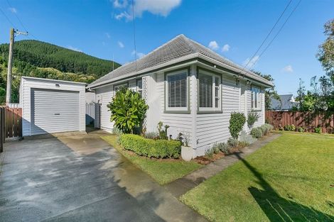 Photo of property in 28 Coates Street, Tawa, Wellington, 5028