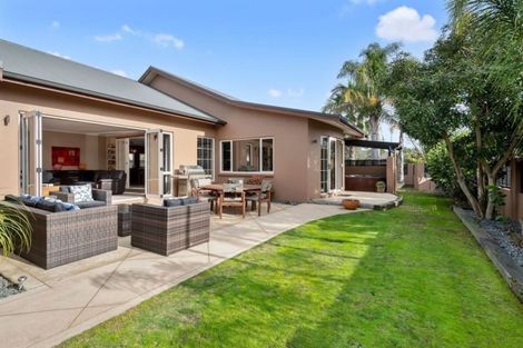 Photo of property in 1 Piha Close, Papamoa Beach, Papamoa, 3118