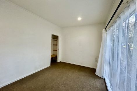 Photo of property in 25 Trias Road, Totara Vale, Auckland, 0629