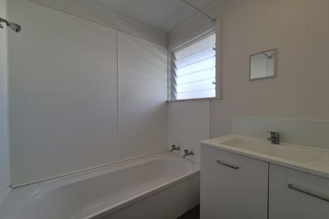 Photo of property in 194 Pilkington Road, Point England, Auckland, 1072