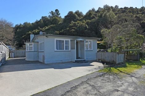Photo of property in 52 Raukawa Street, Stokes Valley, Lower Hutt, 5019