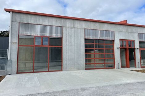 Photo of property in 1 Ara Paiwhenua, Tawa, Wellington, 5028