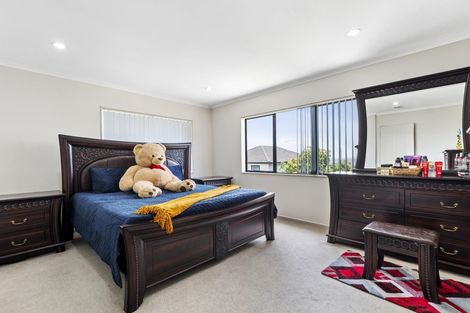 Photo of property in 21 Andover Way, Goodwood Heights, Auckland, 2105