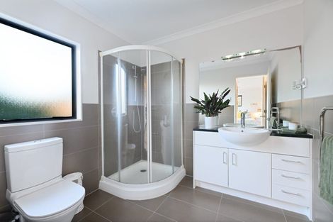 Photo of property in 19 South Kensington Way, Henderson, Auckland, 0612