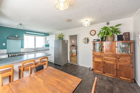 Photo of property in 102 Hinau Street, Castlecliff, Whanganui, 4501