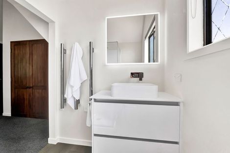 Photo of property in 76a Paynters Avenue, Strandon, New Plymouth, 4312