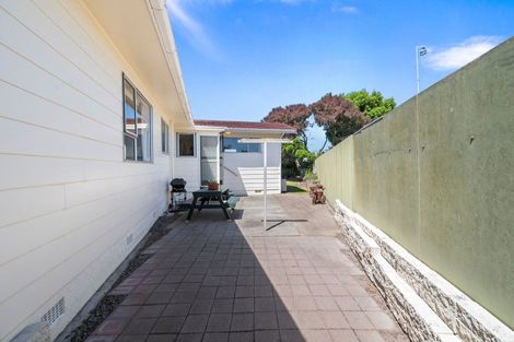 Photo of property in 18 Palliser Place, Milson, Palmerston North, 4414