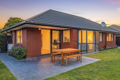 Photo of property in 15 Farquhars Road, Redwood, Christchurch, 8051