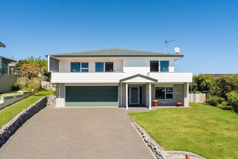 Photo of property in 2 Golders Place, Richmond Heights, Taupo, 3330