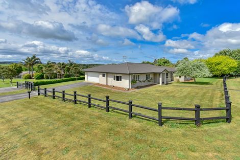 Photo of property in 1 Frank Knight Place, Waiuku, 2123