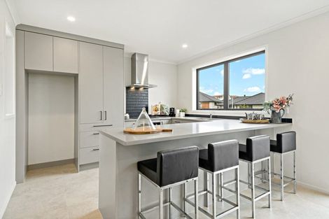 Photo of property in 10 Te Paahi Avenue, Waiuku, 2123