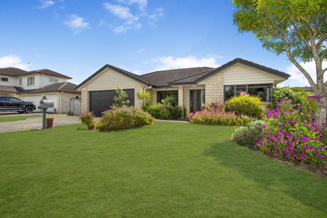Photo of property in 11 Belfry Place, Wattle Downs, Auckland, 2103