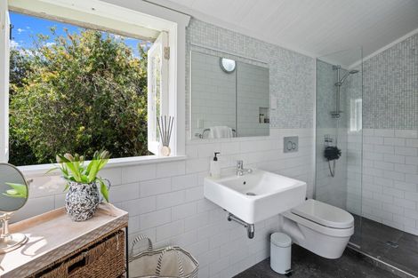 Photo of property in 2/46 Gladstone Road, Northcote, Auckland, 0627