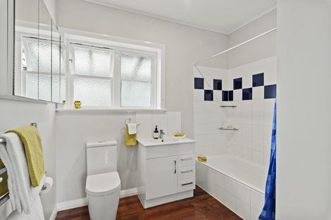 Photo of property in 1/2 Varlene Terrace, Forrest Hill, Auckland, 0620