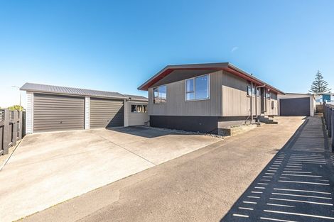 Photo of property in 64 Hinau Street, Castlecliff, Whanganui, 4501