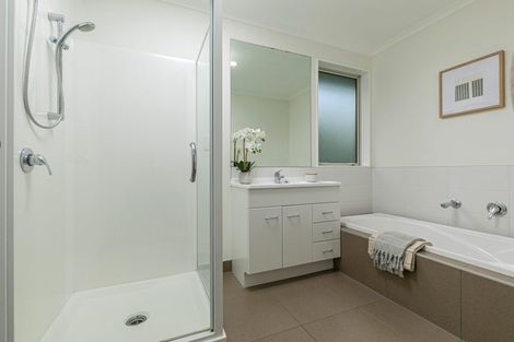 Photo of property in 9 Bonny Crescent, Massey, Auckland, 0614