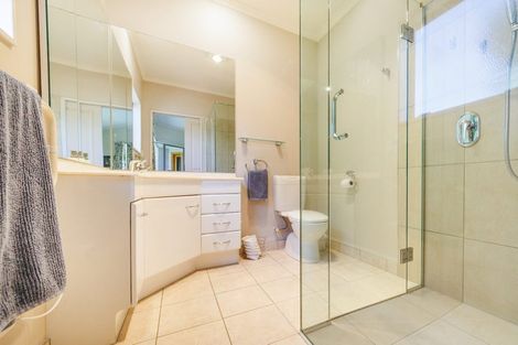 Photo of property in 2 Kea Place, Fitzherbert, Palmerston North, 4410