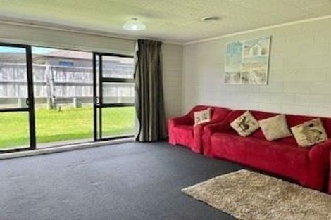 Photo of property in 80a Millbrook Road, Henderson, Auckland, 0612