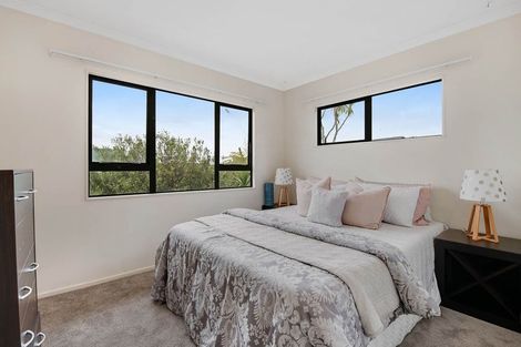 Photo of property in 26 Black Teal Close, Unsworth Heights, Auckland, 0632